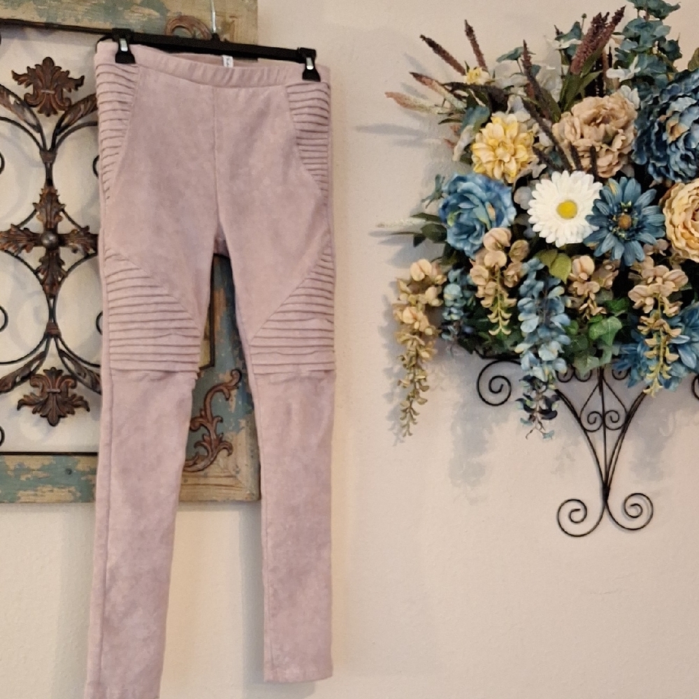 🔥🔥CLEARANCE ITEM🔥🔥Fashionomics Dusty Pink Ribbed Leggings. Size Large